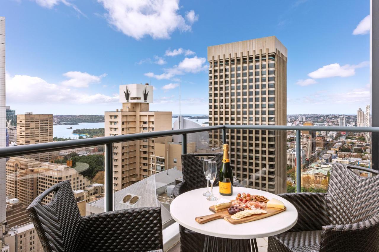 Meriton Suites Pitt Street, Sidney Dış mekan fotoğraf The view from the balcony of a typical apartment