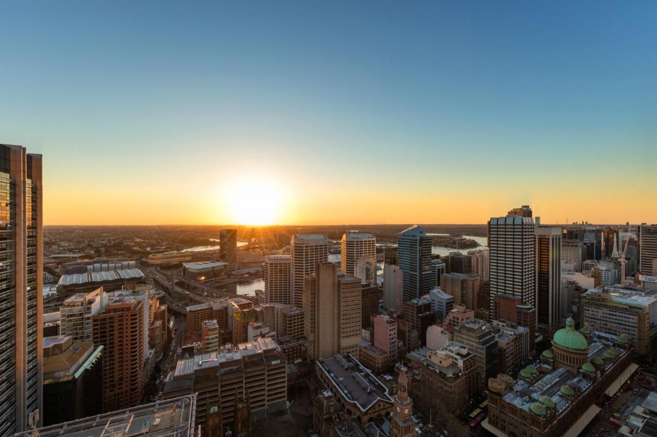 Meriton Suites Pitt Street, Sidney Dış mekan fotoğraf Sunset over the city